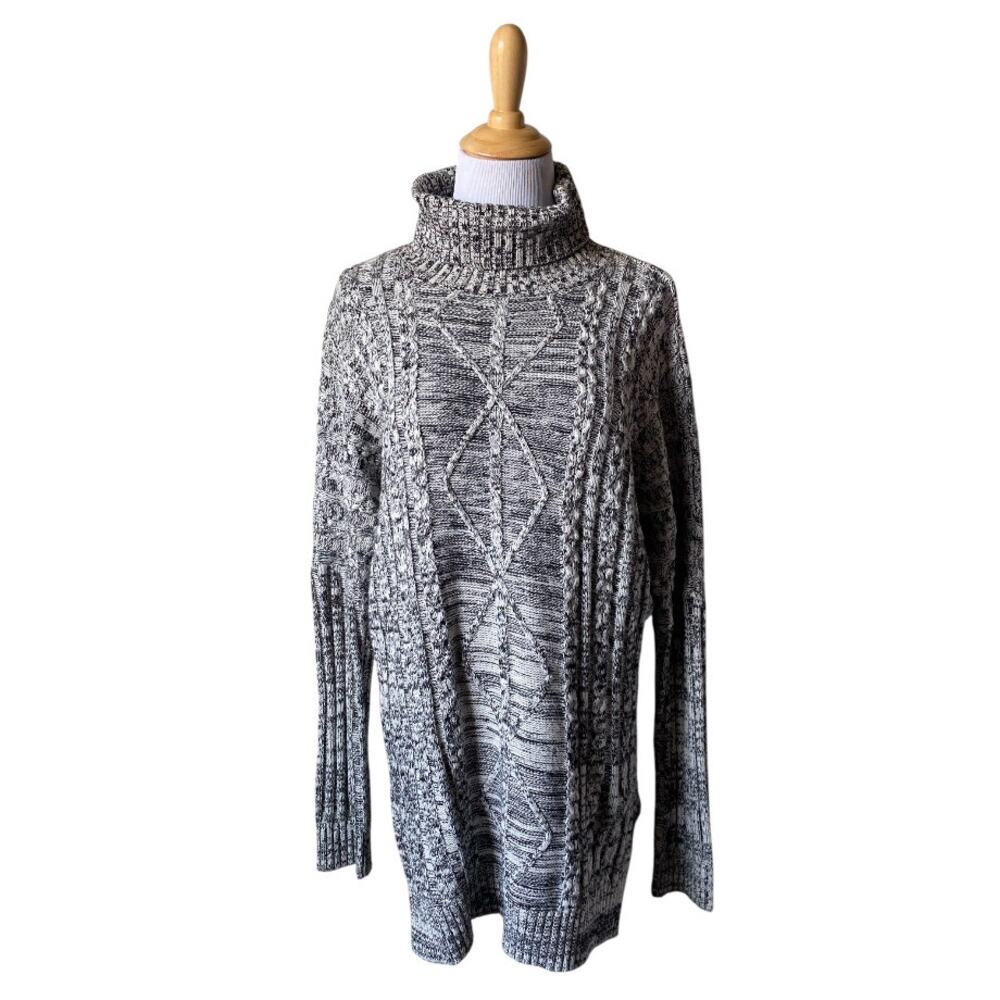 Lumiere Long Gray Chunky Asymmetrical Turtleneck Pullover Sweater- Size Medium